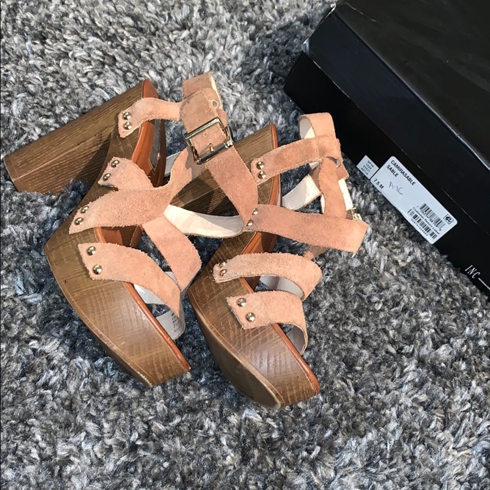 Open toe Heels - Picture 2 of 3